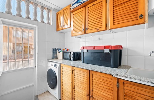 Torrevieja Casa | Holiday Home 'Casa Plugge' with Private Terrace, Private Garden and Air Conditioning