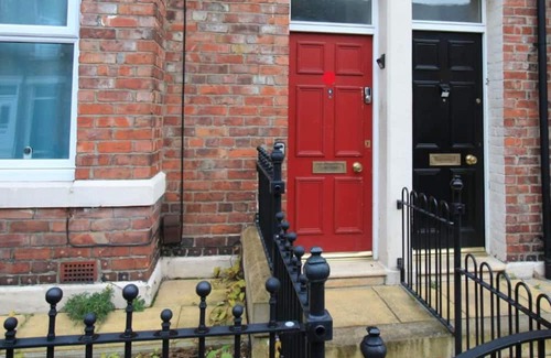 Gateshead Apartamento | Cosy 3 bedroom apt free parking central location