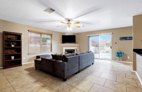 Live Oak Casa | This house is a 5 bedroom(s), 2.5 bathrooms, located in Live Oak, TX.