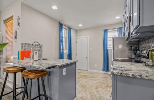 Olney-Oak Lane Casa | Uptown Gem! 2Luxe King Suites + Deck + Parking!