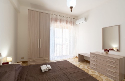 Partanna Apartamento | Holiday Apartment 'Casa Mazzini' with Balcony