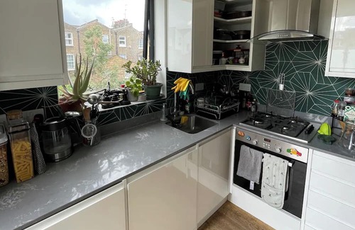 Shacklewell Apartamento | Snug 1BD Flat with Balcony - Stoke Newington