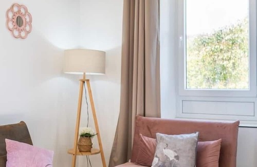 Cervantes Apartamento | Apartment in a restored mansion in Granada.