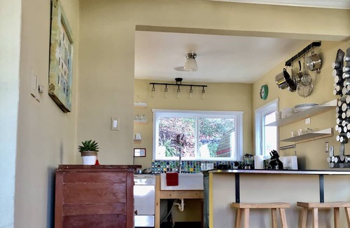 Columbia City Casa | Seattle Vacation Home: Charming and Eclectic 2 Bedroom Craftsman in the heart of Columbia City