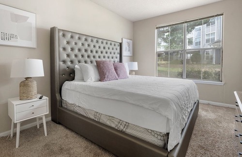 Collierville Apartamento | Modern Apartment in Prime Location (ID5170X6)