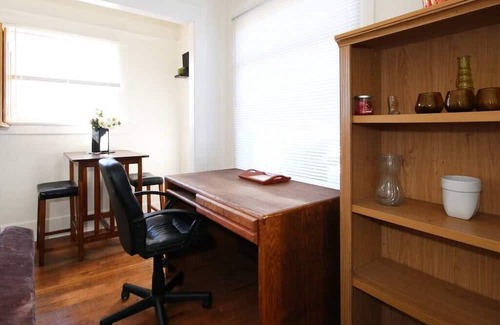 Golden Hill Apartamento | Nice 1 bedroom with skyline views from the private patio