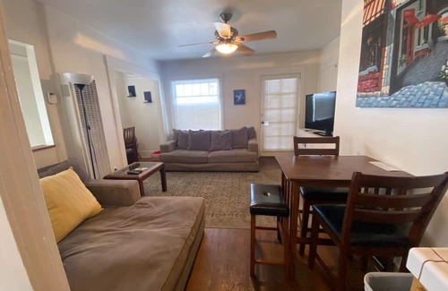 Golden Hill Apartamento | Nice 1 bedroom with skyline views from the private patio