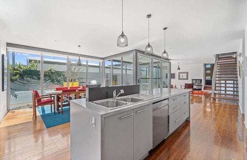 East Bendigo Casa | Top End Poolside Perfect Holiday Home