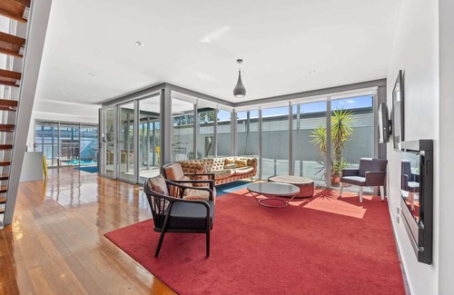 East Bendigo Casa | Top End Poolside Perfect Holiday Home