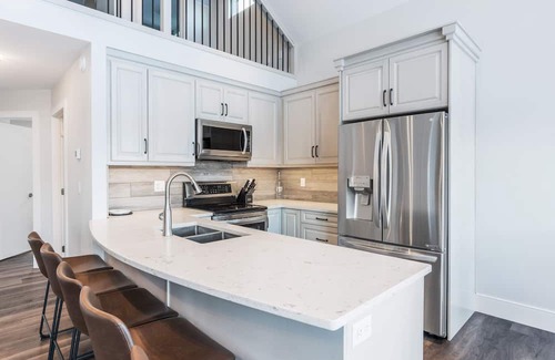 Central Okanagan Cabaña | *SPACIOUS-STUNNING-FAMILY AND PET FRIENDLY, SHORT WALK TO MAIN AMENITIES AREA!