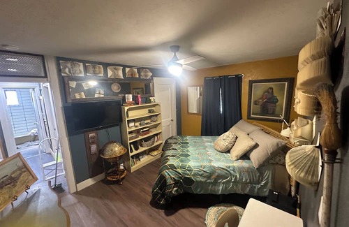 Lyon County Casa | Owen’s Oasis with laundry gym massage and lounge