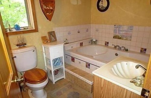 Rhinelander Casa | Beautiful Lakefront House With Three Bedrooms, Two Baths, Pier / Hoist