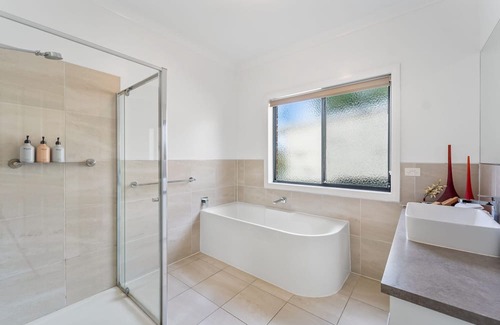 Bendigo Casa | Wattle Gem Townhouse with Free WiFi