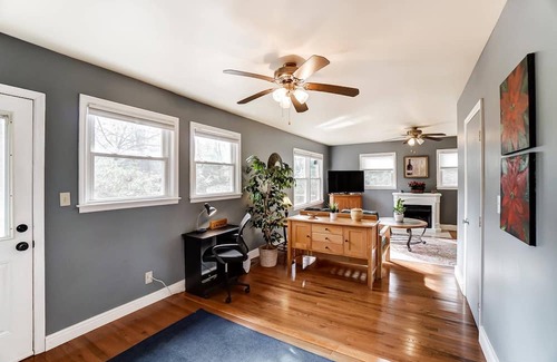 Oakhurst Casa | Dream Catcher’s Bungalow - Just 10 mins. from Uptown & hospital - Large Yard - Pets OK - Driveway