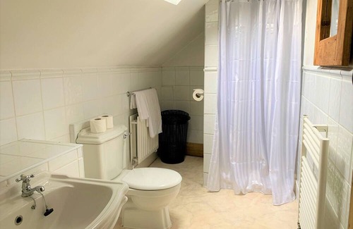 Shepperton Casa | 3 bedroomed property ideally located close to London and top tourist attractions