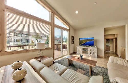 Mountain View Estates Casa | 1376MD.4 Bedroom Mountain Contemporary Home Views, Quiet & Peaceful Retreat