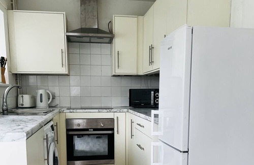 St Helens Casa | Two bedroom house , in a lovely neighbourhood, with a lot amenities around