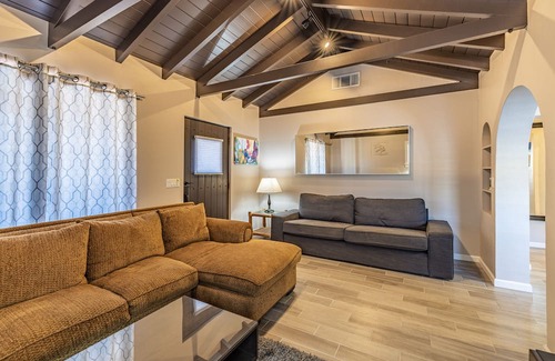 Tucson Casa | Modern, new house. One Block from Campus