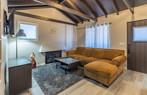 Tucson Casa | Modern, new house. One Block from Campus