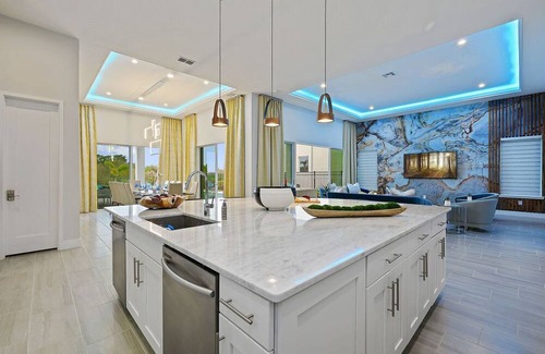 Reunion Casa | Modern Mansion with Themed Bedrooms at the Bear's Den
