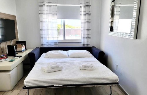 South Pointe Condominio | 3rd/Ocean Walk Out to Pool/ Beach