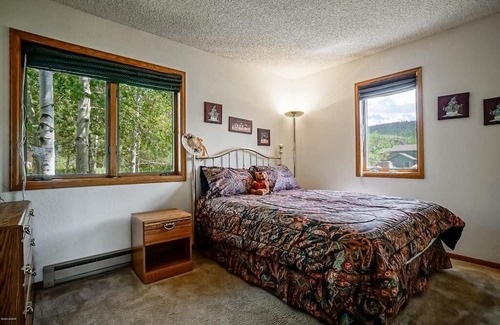 Innsbruck Val Moritz Casa | Hot Tub, Suana, Spectacular views and 3 minutes from Granby Ski Ranch Lift!