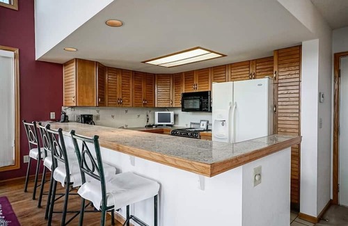 Innsbruck Val Moritz Casa | Hot Tub, Suana, Spectacular views and 3 minutes from Granby Ski Ranch Lift!
