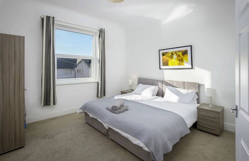 Lytham St. Anne's Casa | Lytham Place - Exceptionally spacious, central apartment in Lytham St Annes