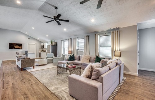 College Station Casa | College Station Vacation Rental: 4 Mi to Texas A&M