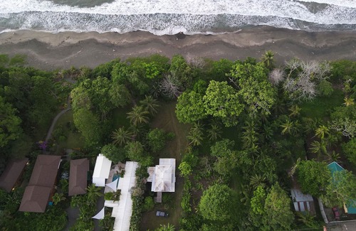 Puerto Viejo de Talamanca Casa | Beautiful Beachfront Property - Fiberoptic Internet