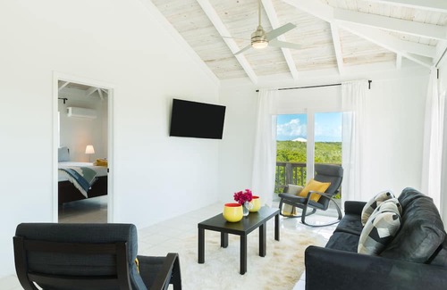 Long Bay Hills Casa | Villa DelEvan 4F - 12 min. walk from the pristine Long Bay Beach,