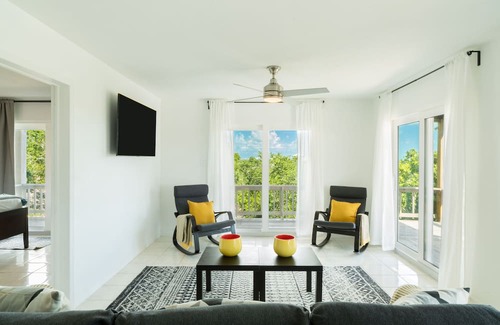 Long Bay Hills Casa | Villa DelEvan 4F - 12 min. walk from the pristine Long Bay Beach,