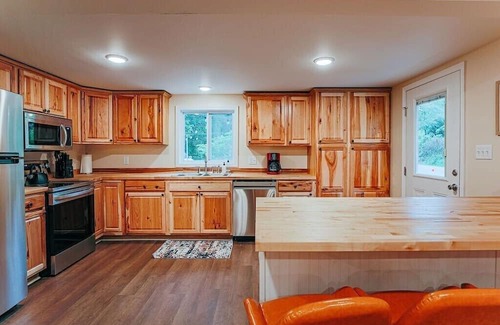 Nellysford Cabaña | Pine Cottage: Hot Tub and Central to Nelson 151