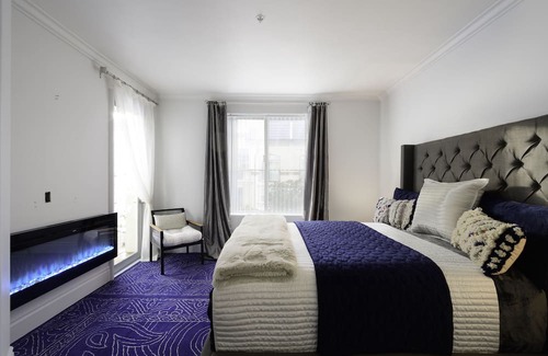 Airport Area Condominio | ELEGANT PRESTINE New Remodel. Ideal for one Adult