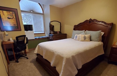 Clinton Township Casa | UPSCALE HOME NEAR LAKE ST CLAIR & McLAREN HOSPITAL