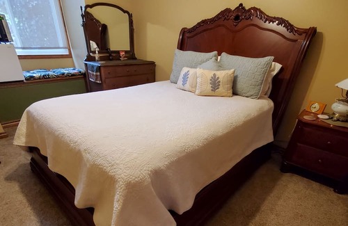 Clinton Township Casa | UPSCALE HOME NEAR LAKE ST CLAIR & McLAREN HOSPITAL