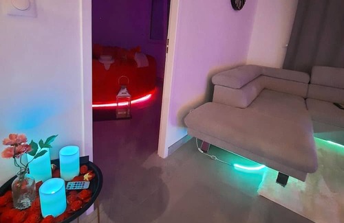 Freneuse Apartamento | Romantic Apartment with Private Jacuzzi