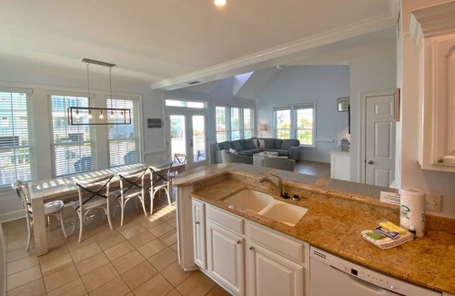 Morgantown Casa | Modern second tier home w/ great views and pet friendly