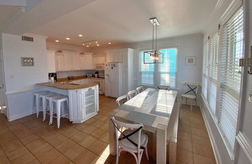 Morgantown Casa | Modern second tier home w/ great views and pet friendly