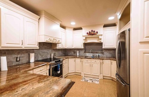Brownsville Casa | Casa Elegante y Espaciosa con Piscina