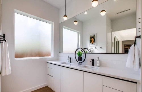Knox - Henderson Casa | A Higher Frequency Off Henderson