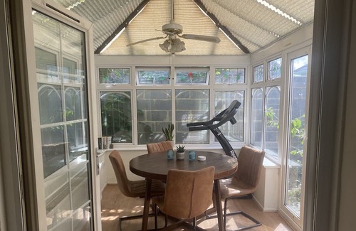Abbey Wood Apartamento | Beautiful ground floor flat with conservatory