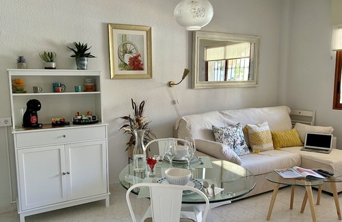 Denia Apartamento | Apartment El Patio tus vacaciones en Denia with Pool, Wi-Fi, A/C, Terrace & Garden