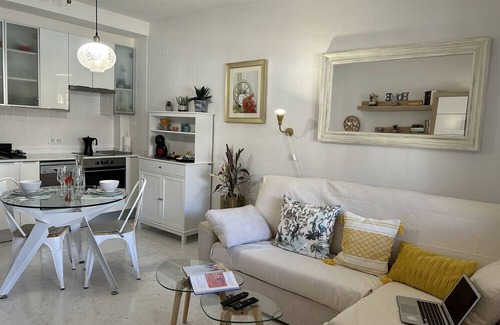 Denia Apartamento | Apartment El Patio tus vacaciones en Denia with Pool, Wi-Fi, A/C, Terrace & Garden