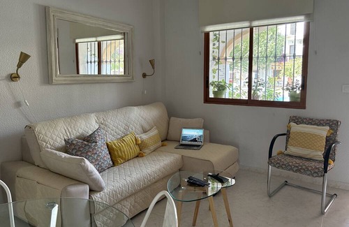 Denia Apartamento | Apartment El Patio tus vacaciones en Denia with Pool, Wi-Fi, A/C, Terrace & Garden