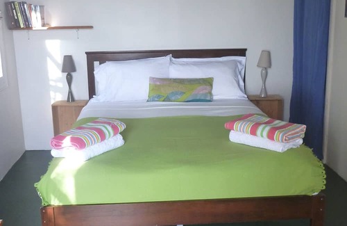 Pond Hill Cabaña | Nueva cabaña de jardín con impresionantes vistas y wifi