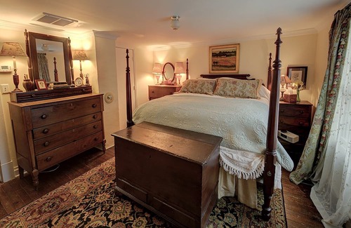 Roseland Casa | Possum Trot Farmhouse + Lodge in the Blue Ridge South of Charlottesville!
