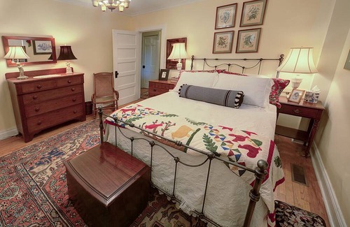 Roseland Casa | Possum Trot Farmhouse + Lodge in the Blue Ridge South of Charlottesville!
