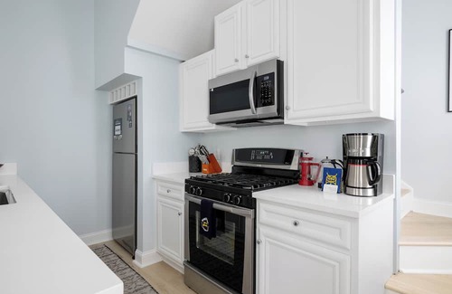 North Charleston Casa | Bird Song : Recently Renovated in Mixson!