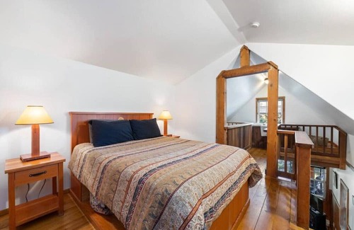 Ucluelet Cabina | Sea Star Endearing Oceanside House with Hot Tub in UkeeTub